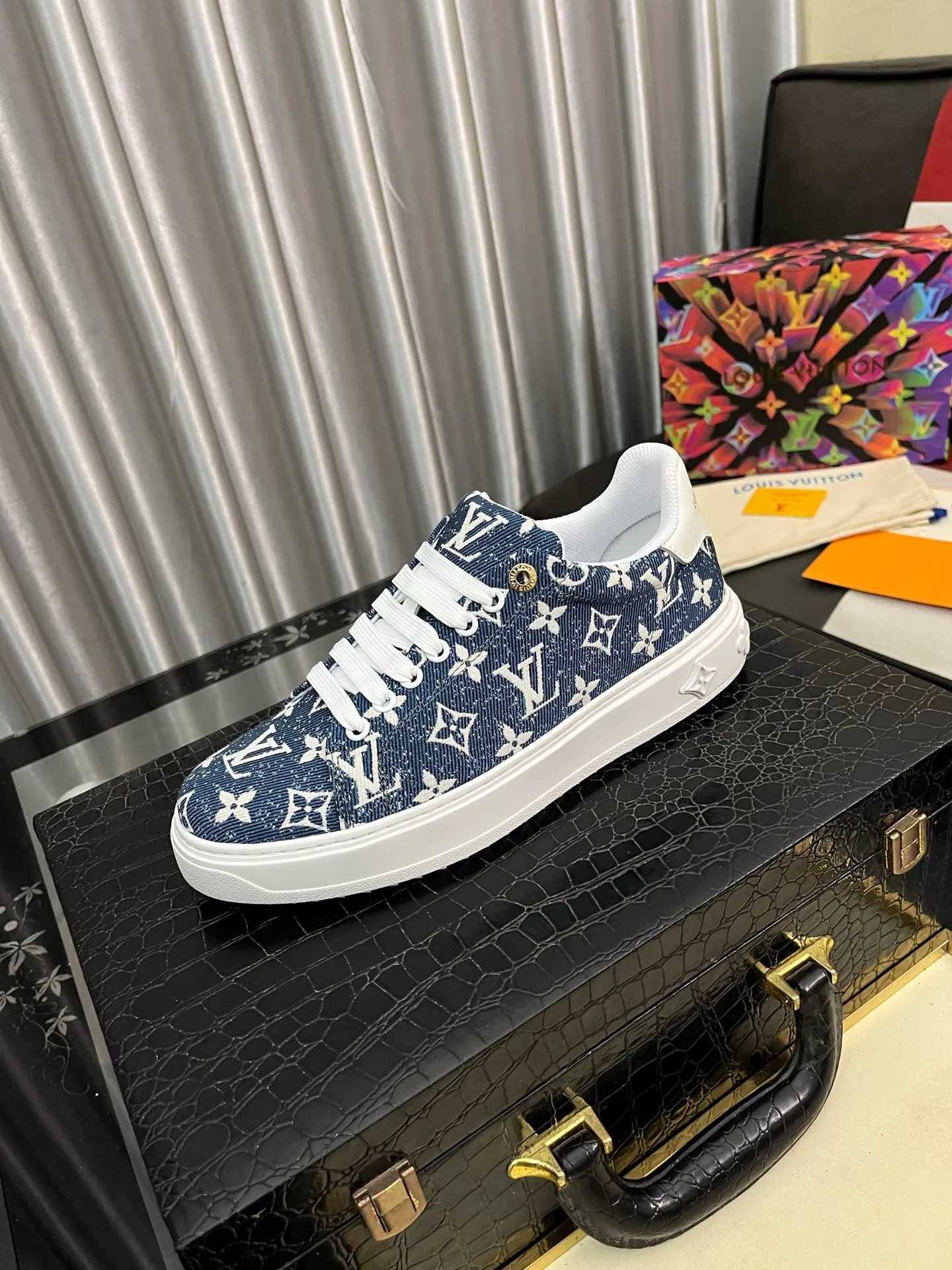 Men's shoes 💰540⌚️⌚️[Louis Vuitton LV] Dad shoes are popular casual sports shoes with outsole, breathable and comfortable, easy to walk, trendy men's versatile fly woven epoxy matching ➕leather lining➕Gucci's popular original outsole, sports and running style, super comfortable. Size 38-445️⃣Colors available